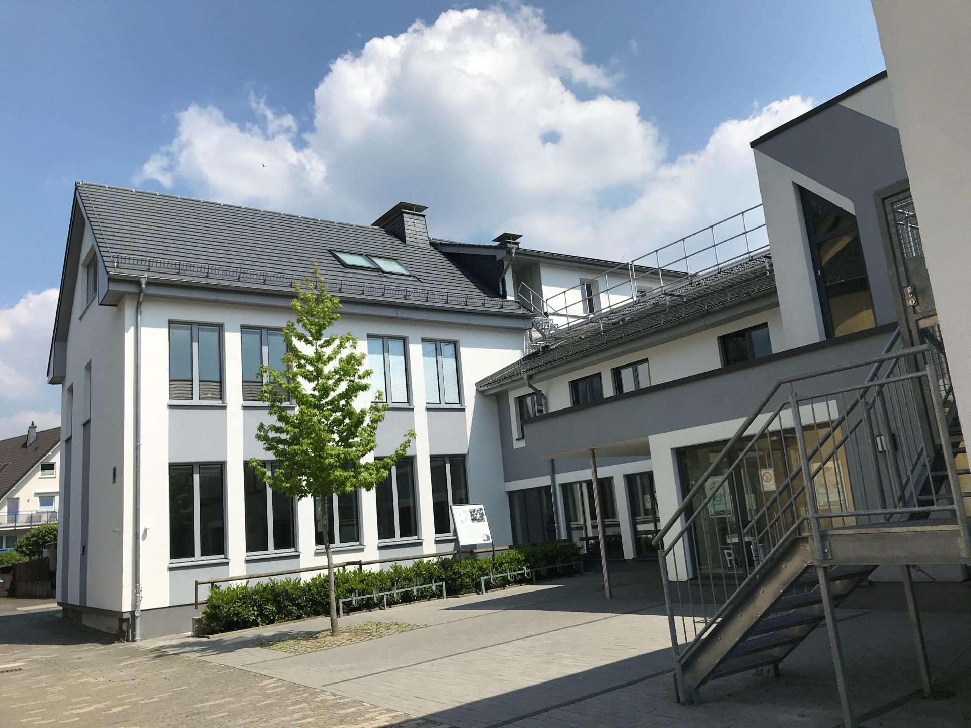 Außenansicht der Martin Luther Schule in Meschede
